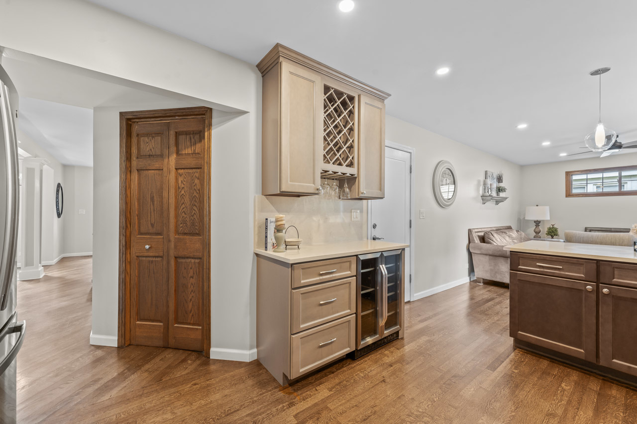 382 Newberry Drive, Elk Grove Village, IL 60007