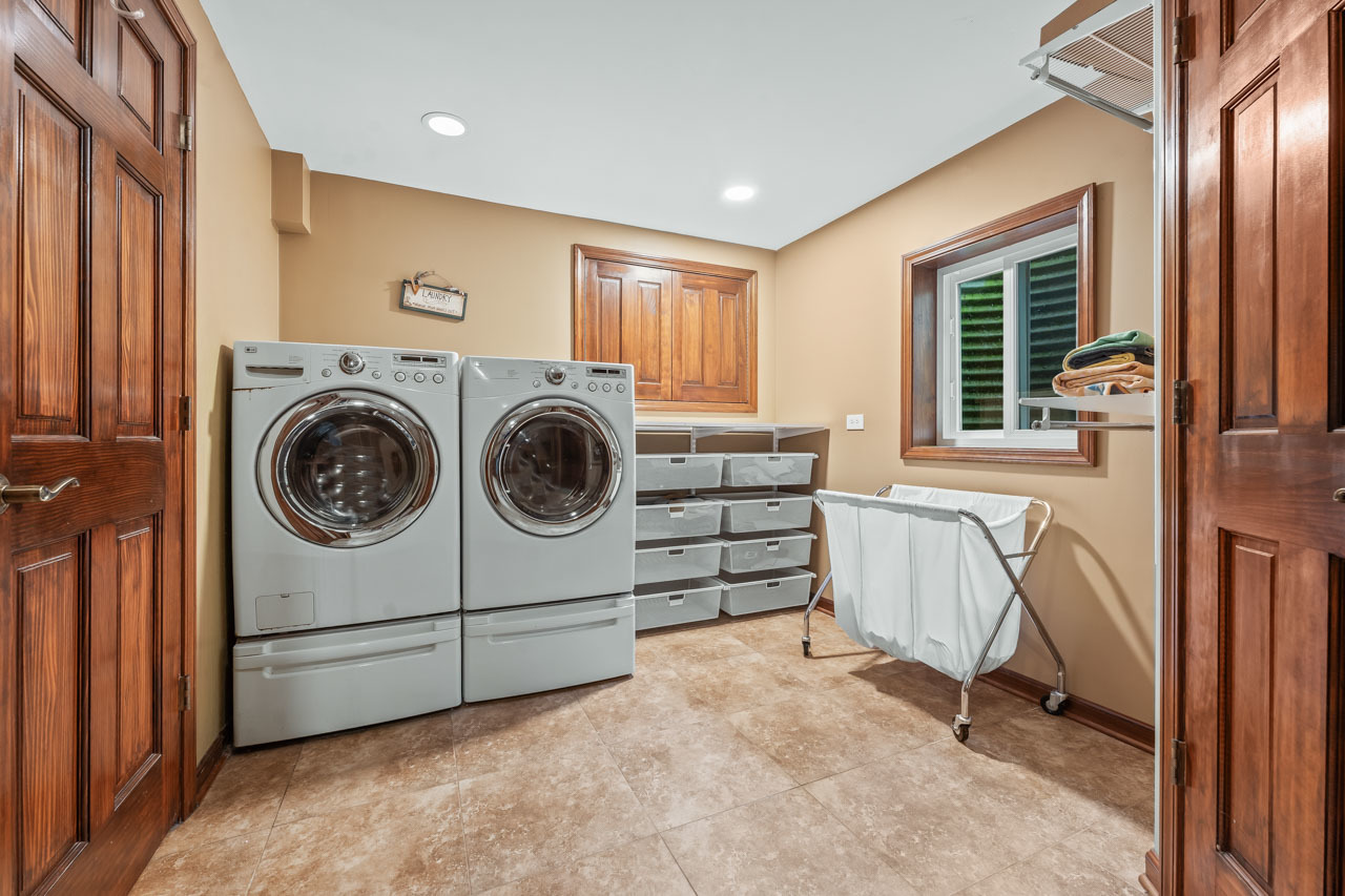 382 Newberry Drive, Elk Grove Village, IL 60007