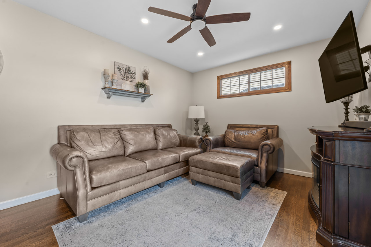 382 Newberry Drive, Elk Grove Village, IL 60007