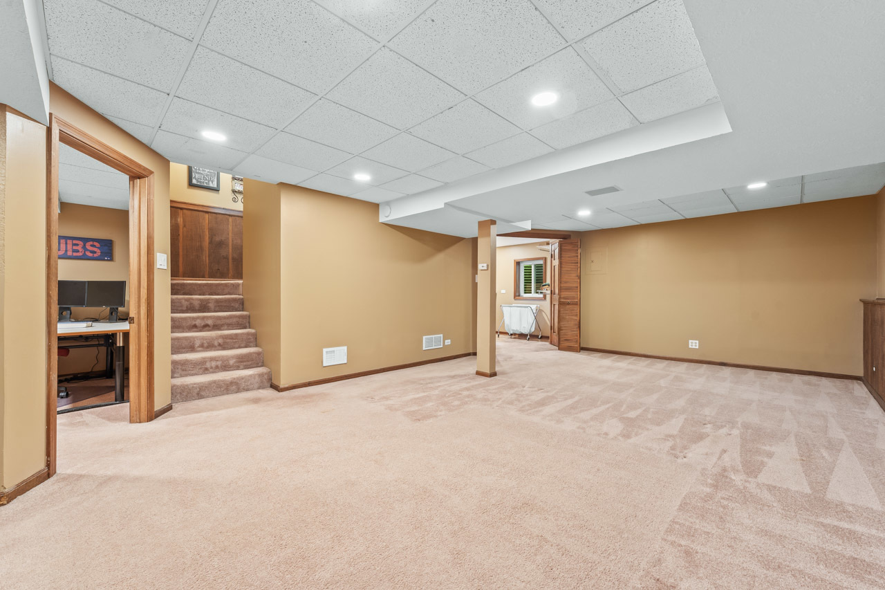 382 Newberry Drive, Elk Grove Village, IL 60007