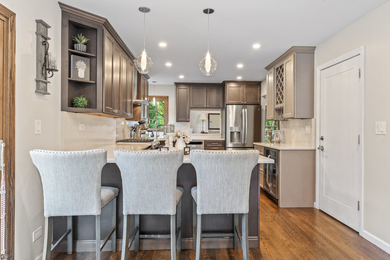 382 Newberry Drive, Elk Grove Village, IL 60007