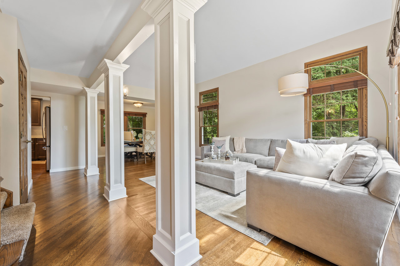 382 Newberry Drive, Elk Grove Village, IL 60007