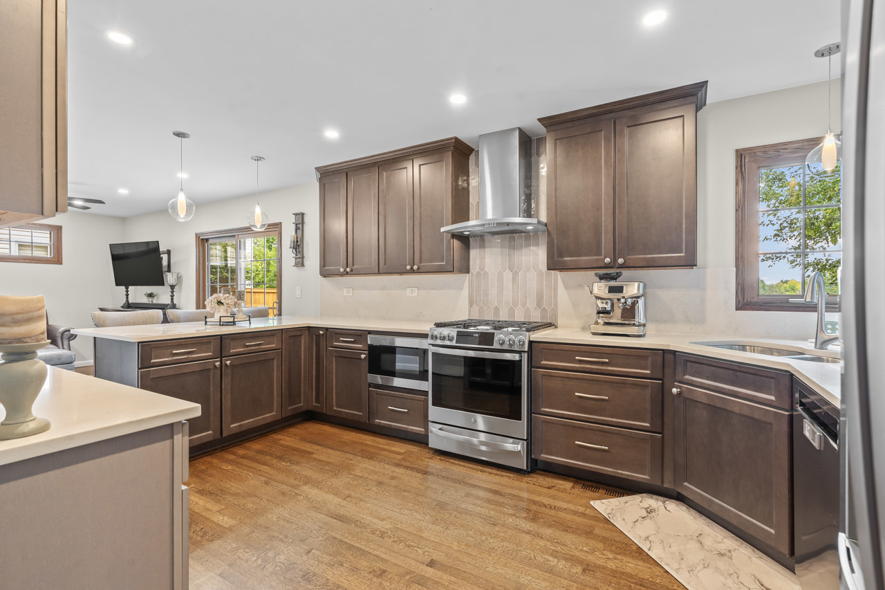 382 Newberry Drive, Elk Grove Village, IL 60007