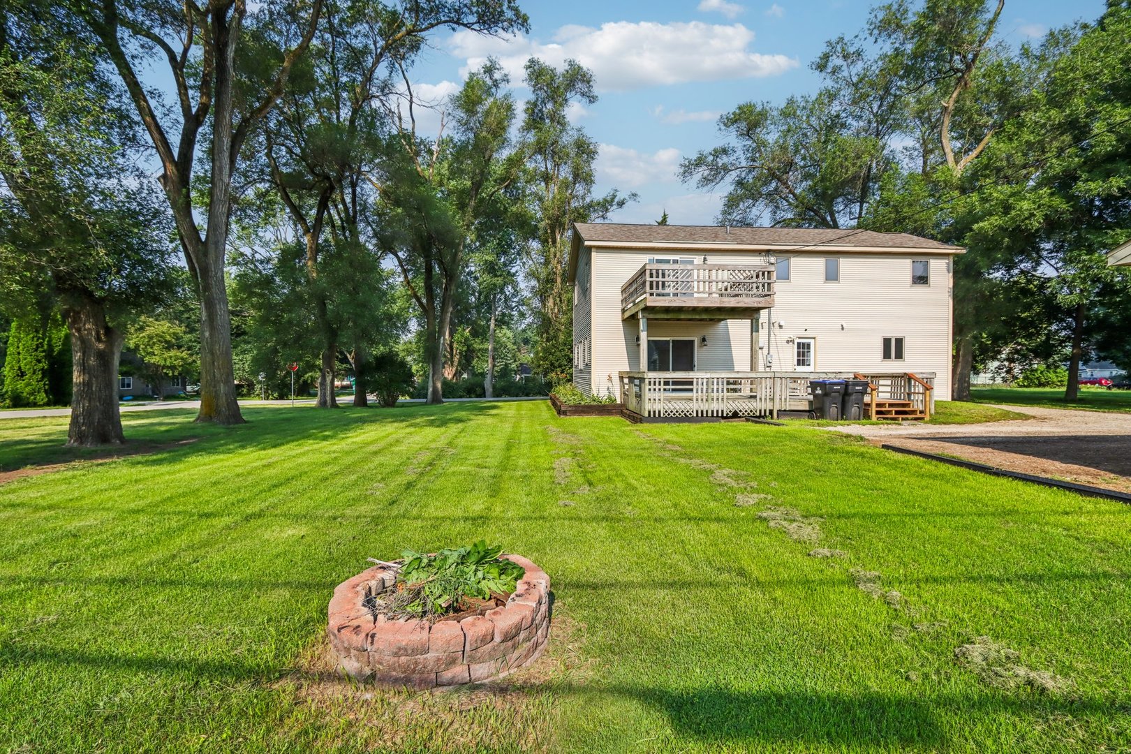 4204 East Drive, Wonder Lake, IL 60097