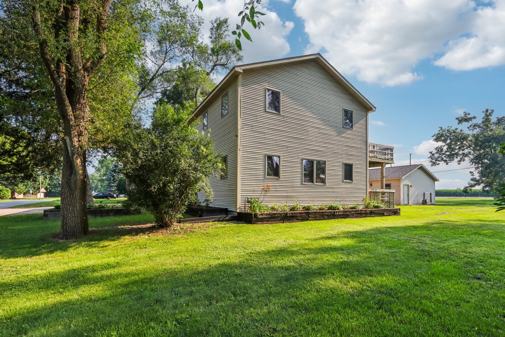 4204 East Drive, Wonder Lake, IL 60097