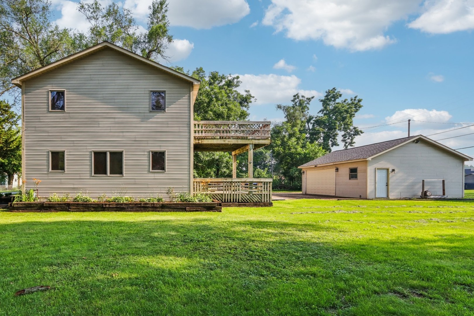 4204 East Drive, Wonder Lake, IL 60097