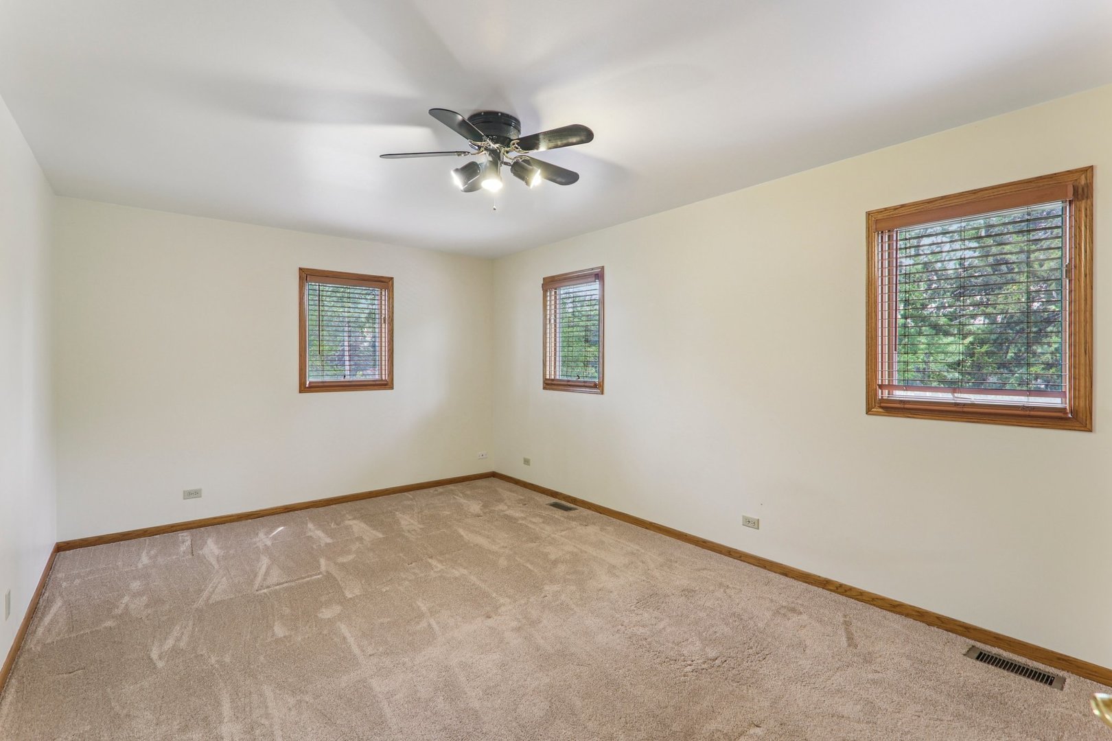 4204 East Drive, Wonder Lake, IL 60097