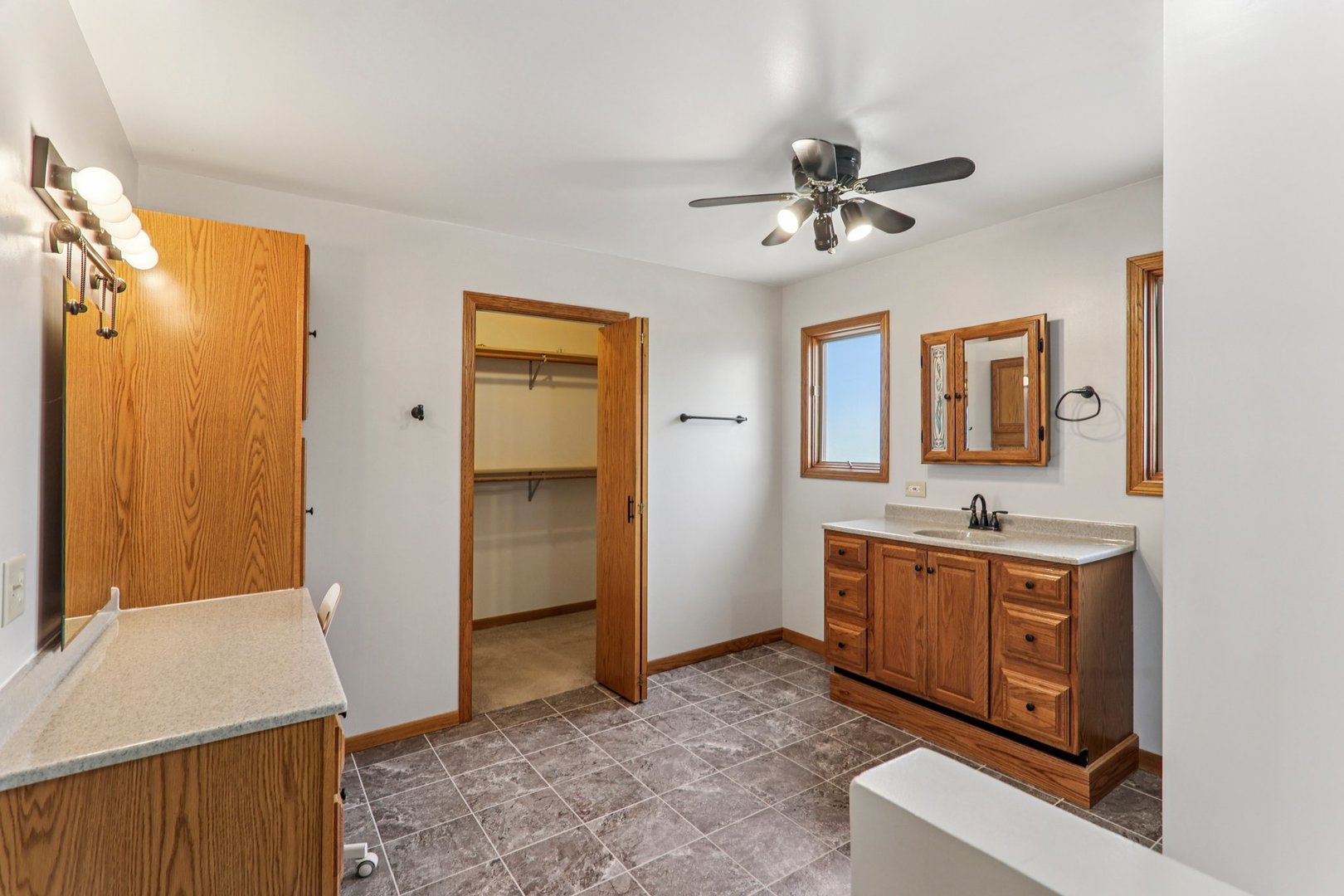 4204 East Drive, Wonder Lake, IL 60097