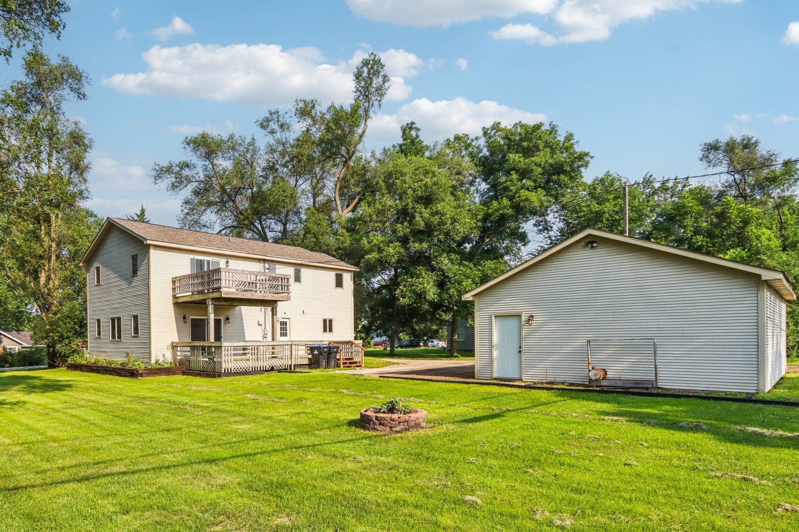 4204 East Drive, Wonder Lake, IL 60097