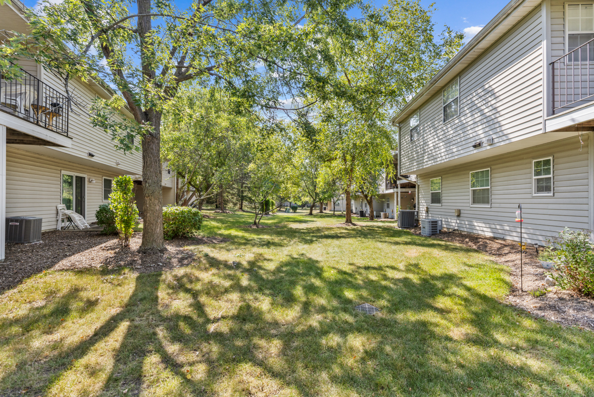 47 GANT Circle #E, Streamwood, IL 60107