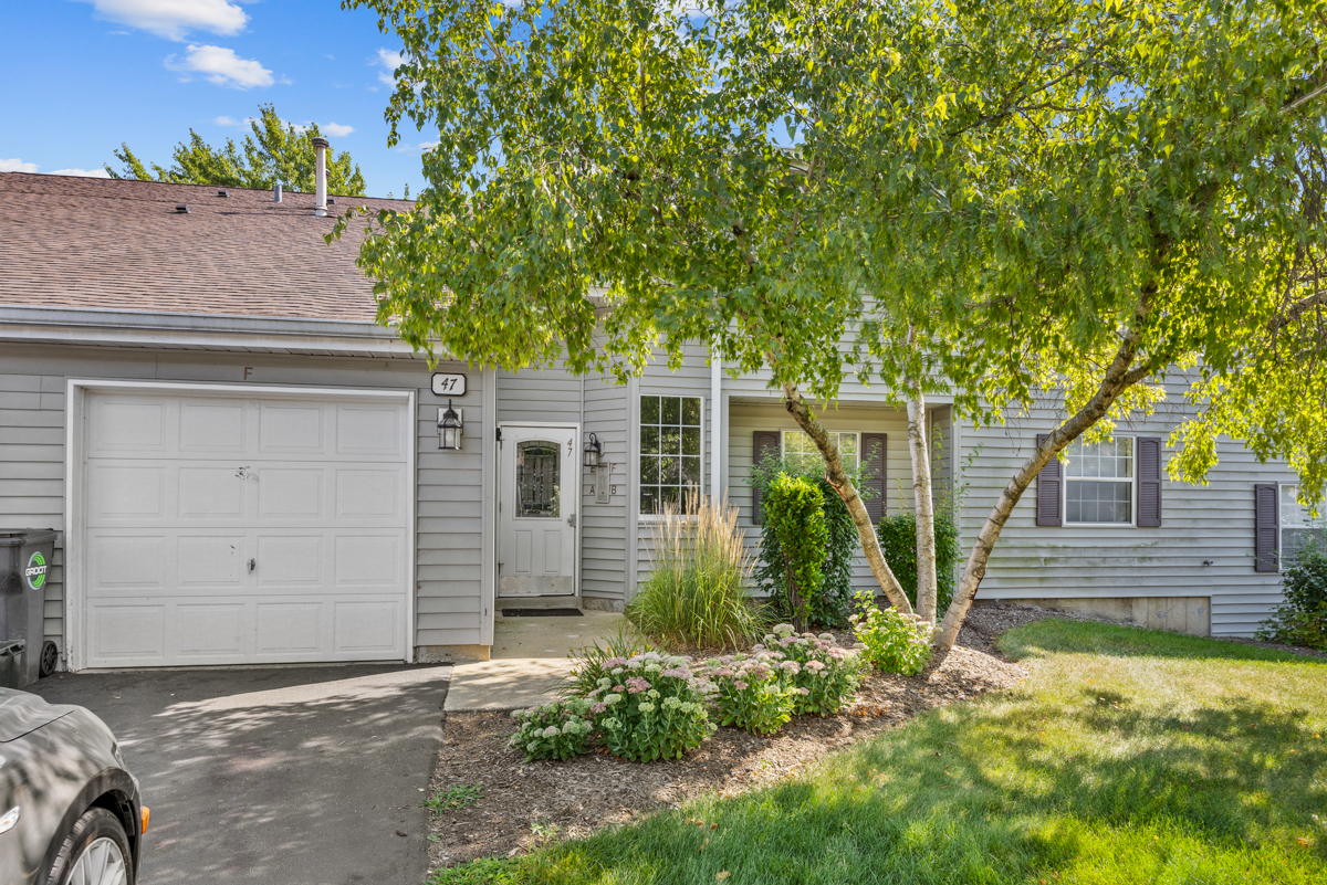 47 GANT Circle #E, Streamwood, IL 60107
