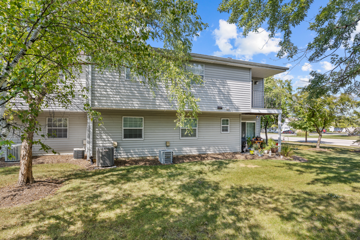 47 GANT Circle #E, Streamwood, IL 60107