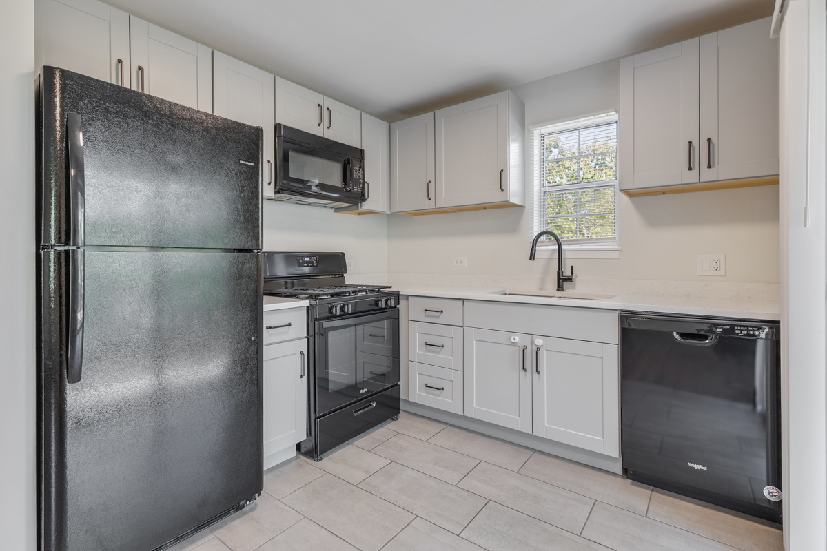 47 GANT Circle #E, Streamwood, IL 60107