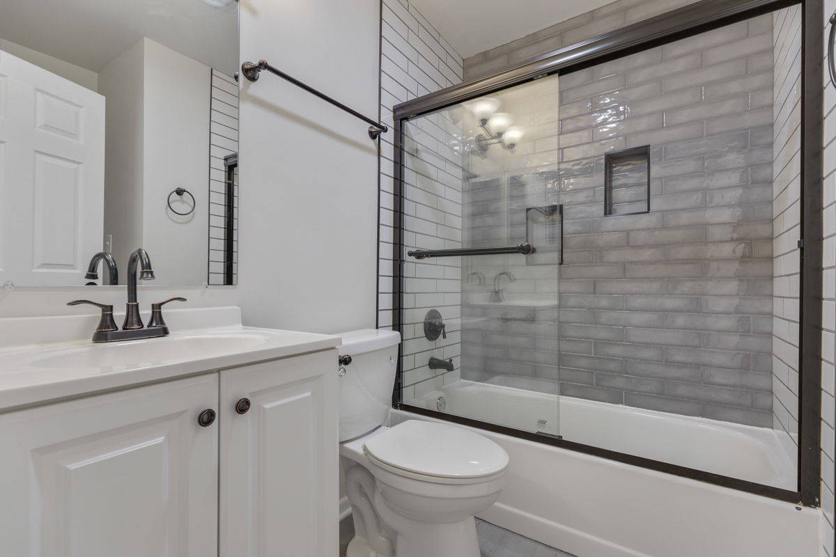 47 GANT Circle #E, Streamwood, IL 60107