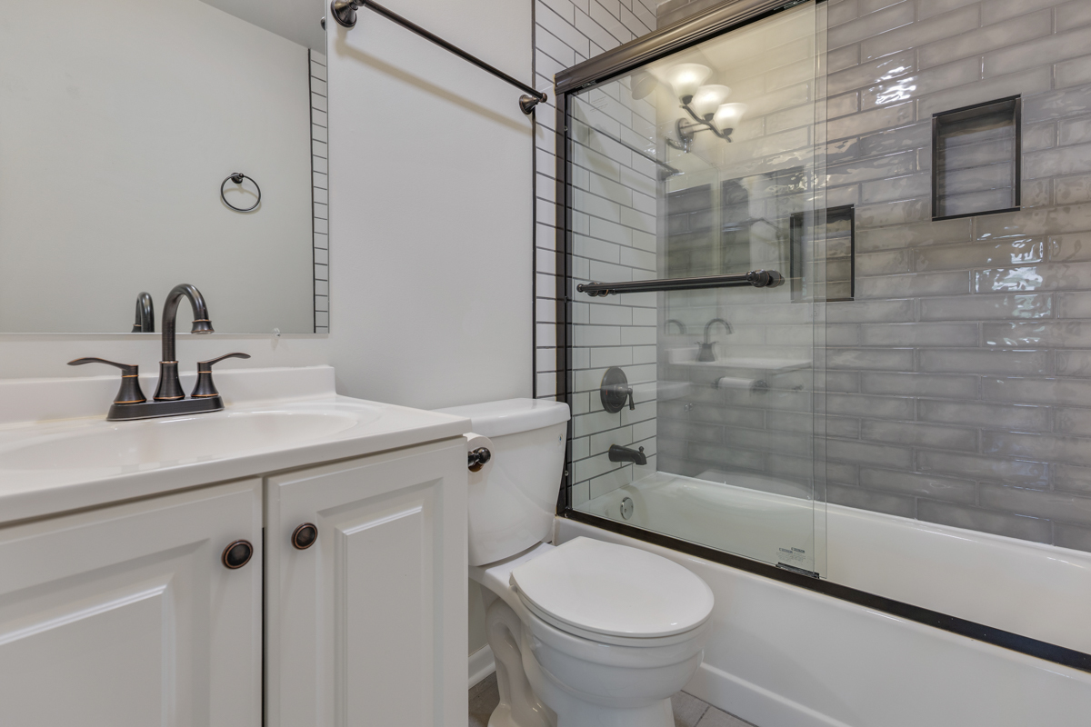 47 GANT Circle #E, Streamwood, IL 60107