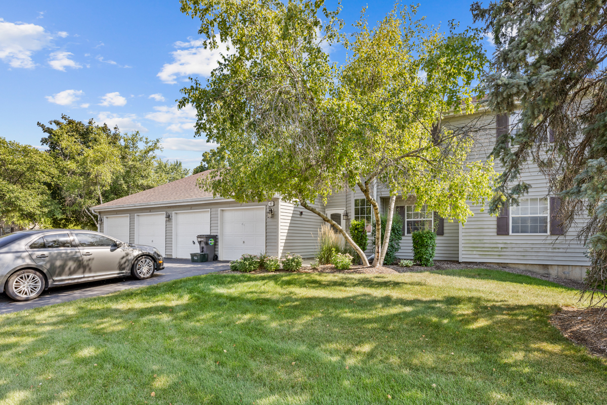 47 GANT Circle #E, Streamwood, IL 60107