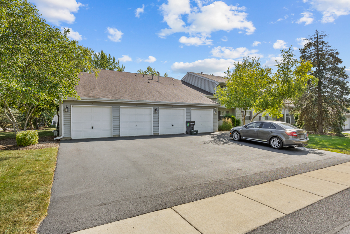 47 GANT Circle #E, Streamwood, IL 60107