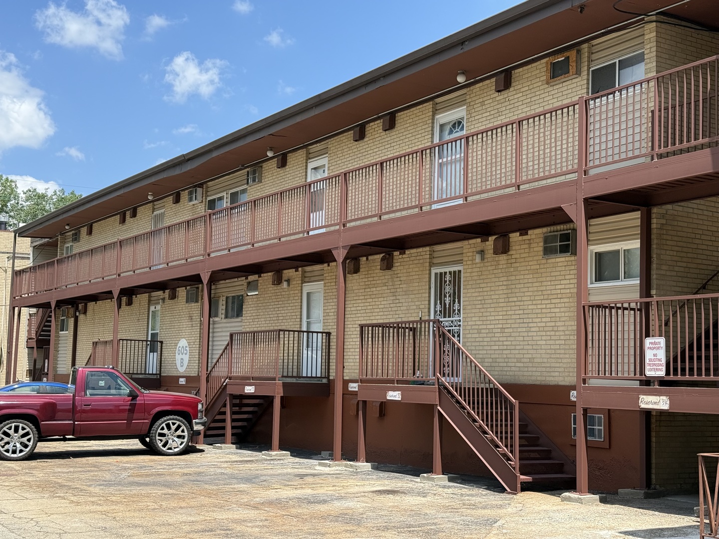 605 N Wolf Road #B9, Hillside, IL 60162
