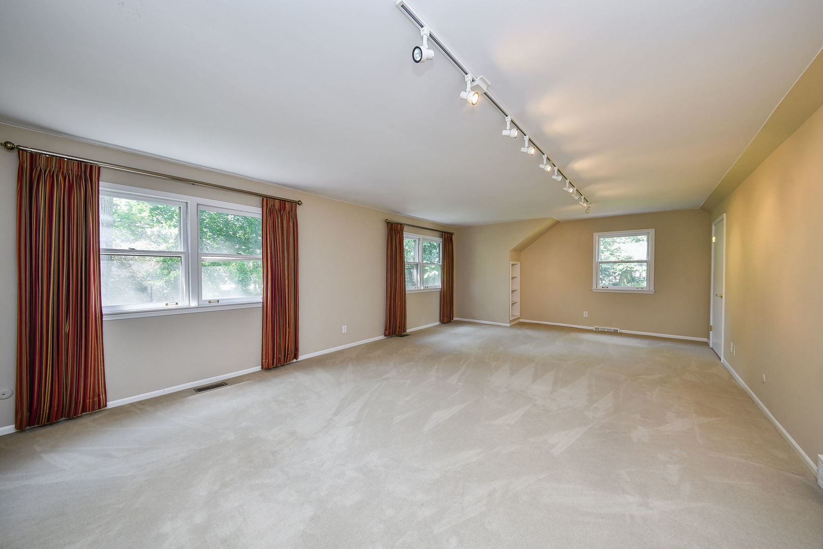 5N634 Lostview Lane, St. Charles, IL 60175