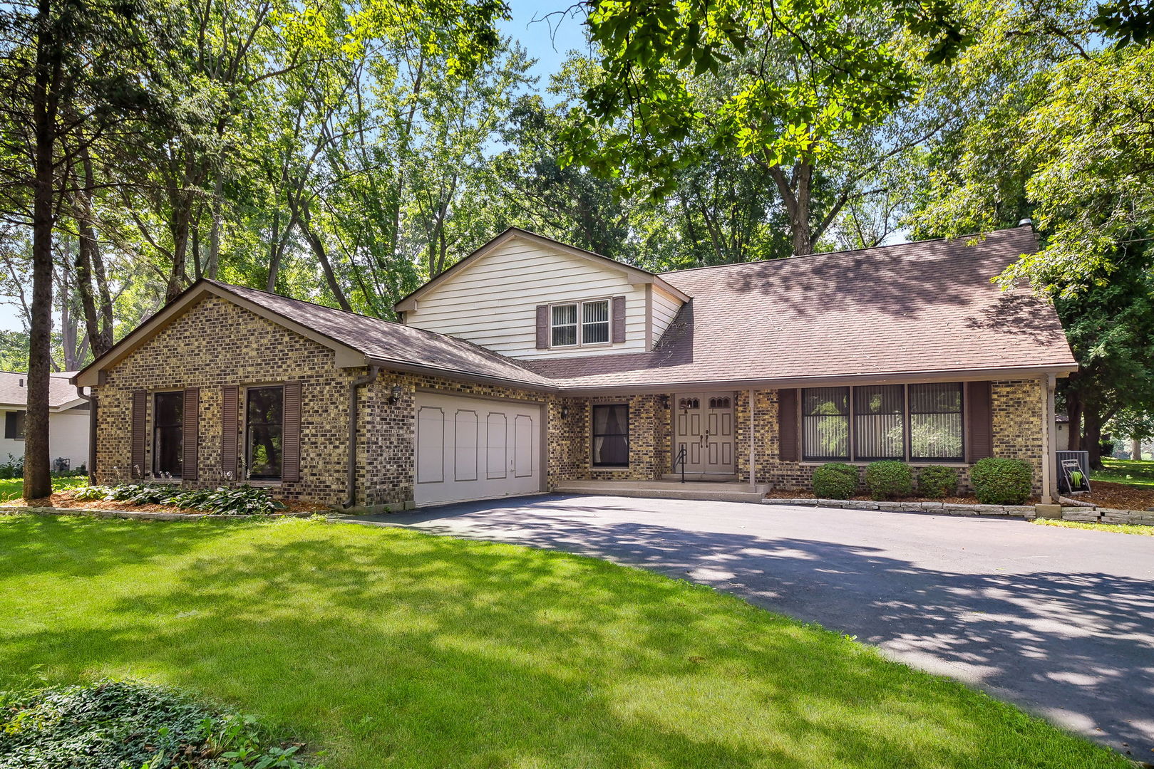 5N634 Lostview Lane, St. Charles, IL 60175