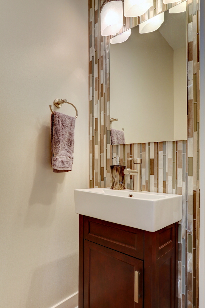 420 Capital Lane, Gurnee, IL 60031