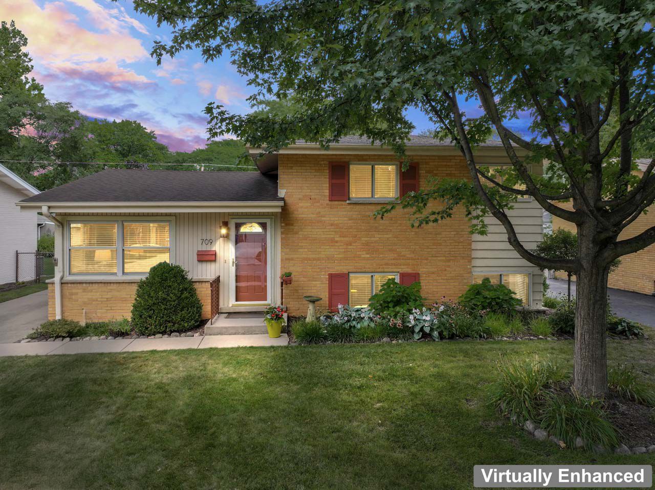 709 N Eastwood Avenue, Mount Prospect, IL 60056