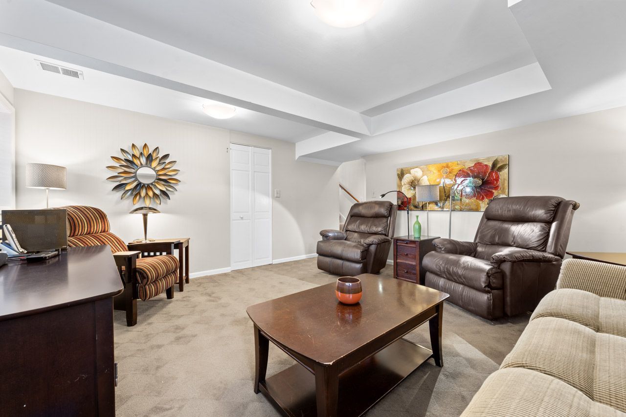 709 N Eastwood Avenue, Mount Prospect, IL 60056