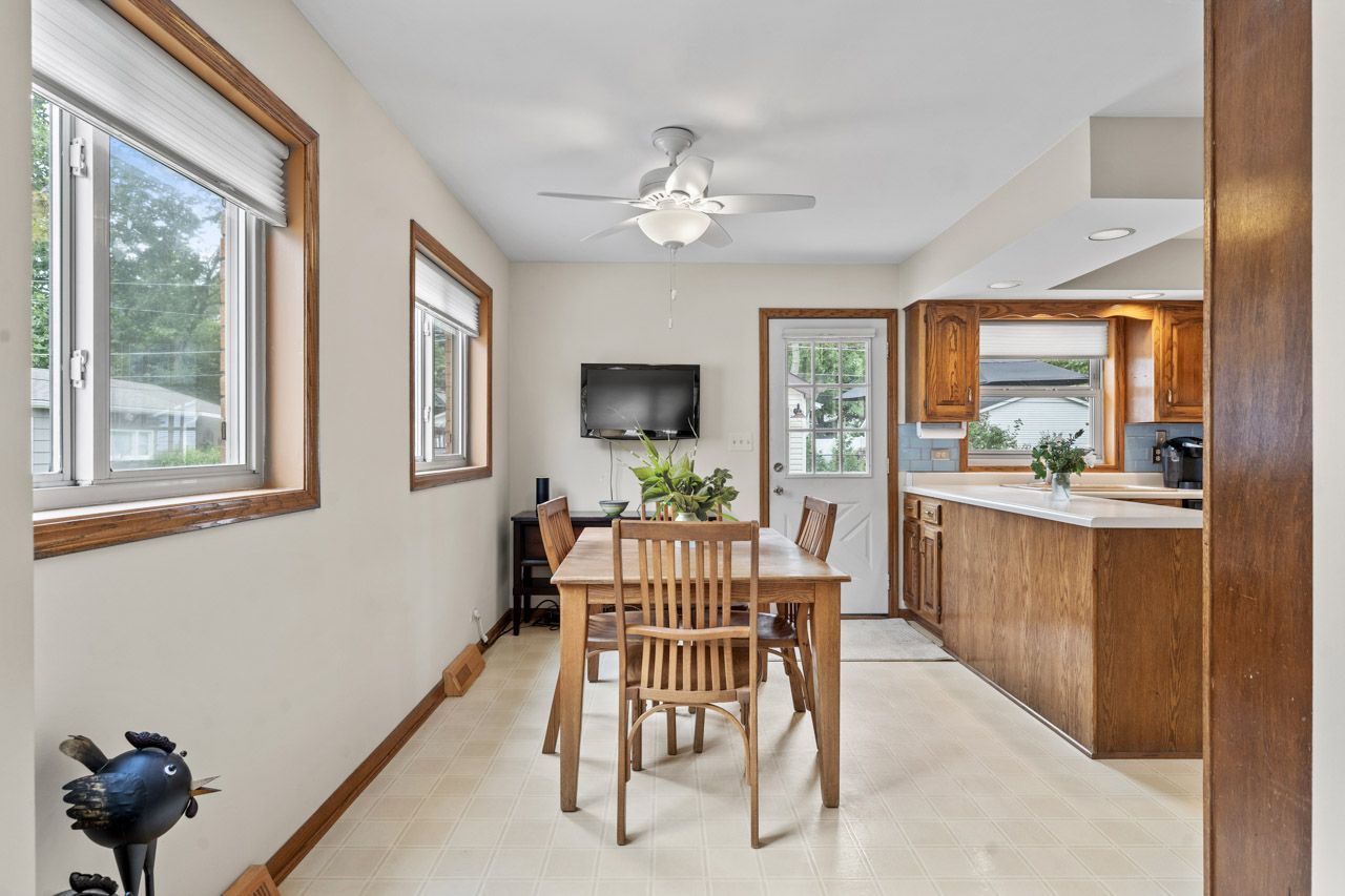 709 N Eastwood Avenue, Mount Prospect, IL 60056