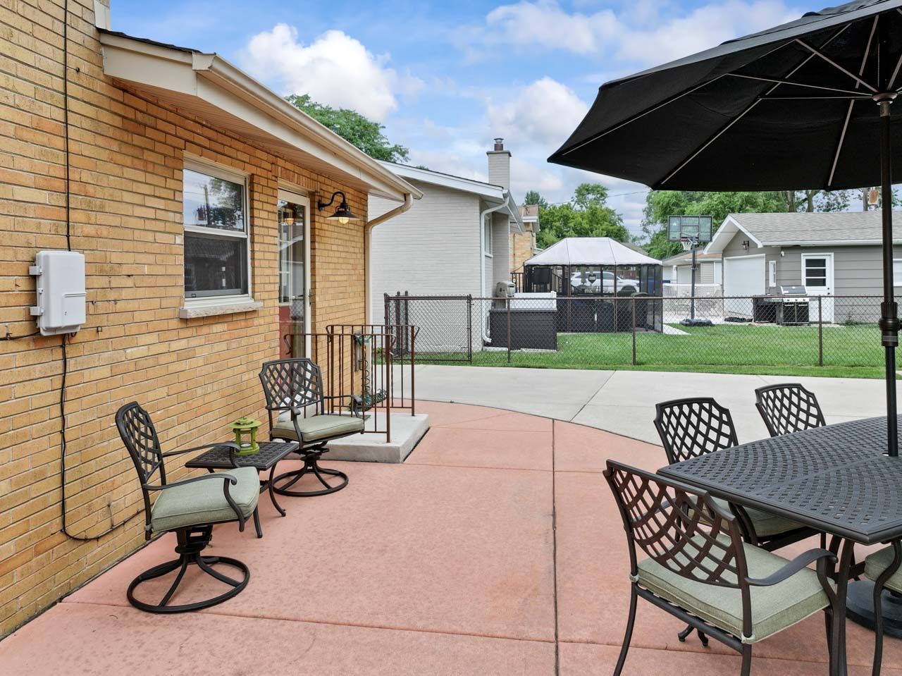 709 N Eastwood Avenue, Mount Prospect, IL 60056