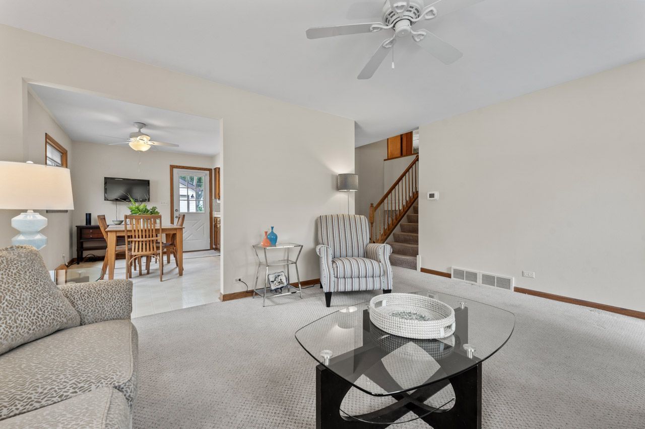 709 N Eastwood Avenue, Mount Prospect, IL 60056