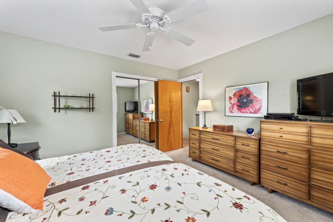 709 N Eastwood Avenue, Mount Prospect, IL 60056