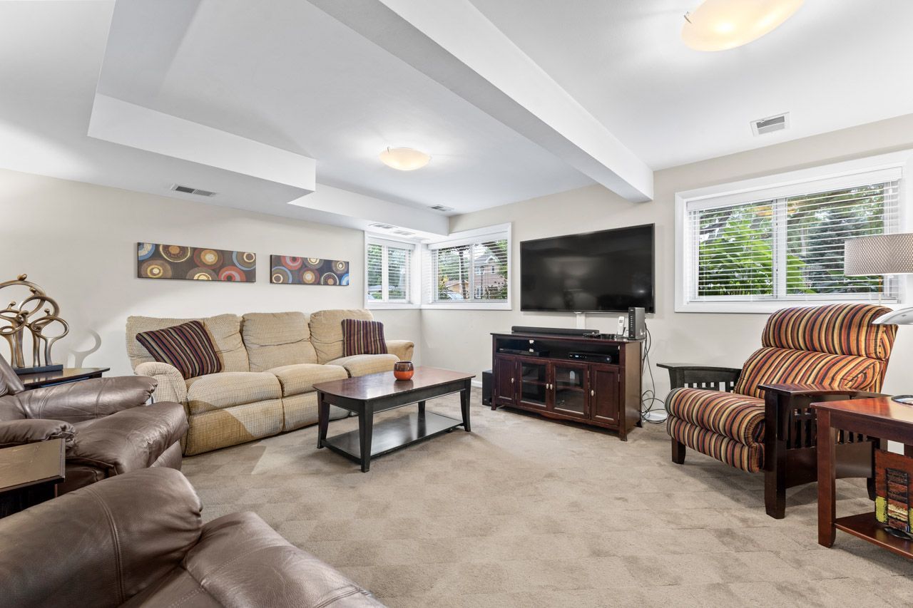 709 N Eastwood Avenue, Mount Prospect, IL 60056