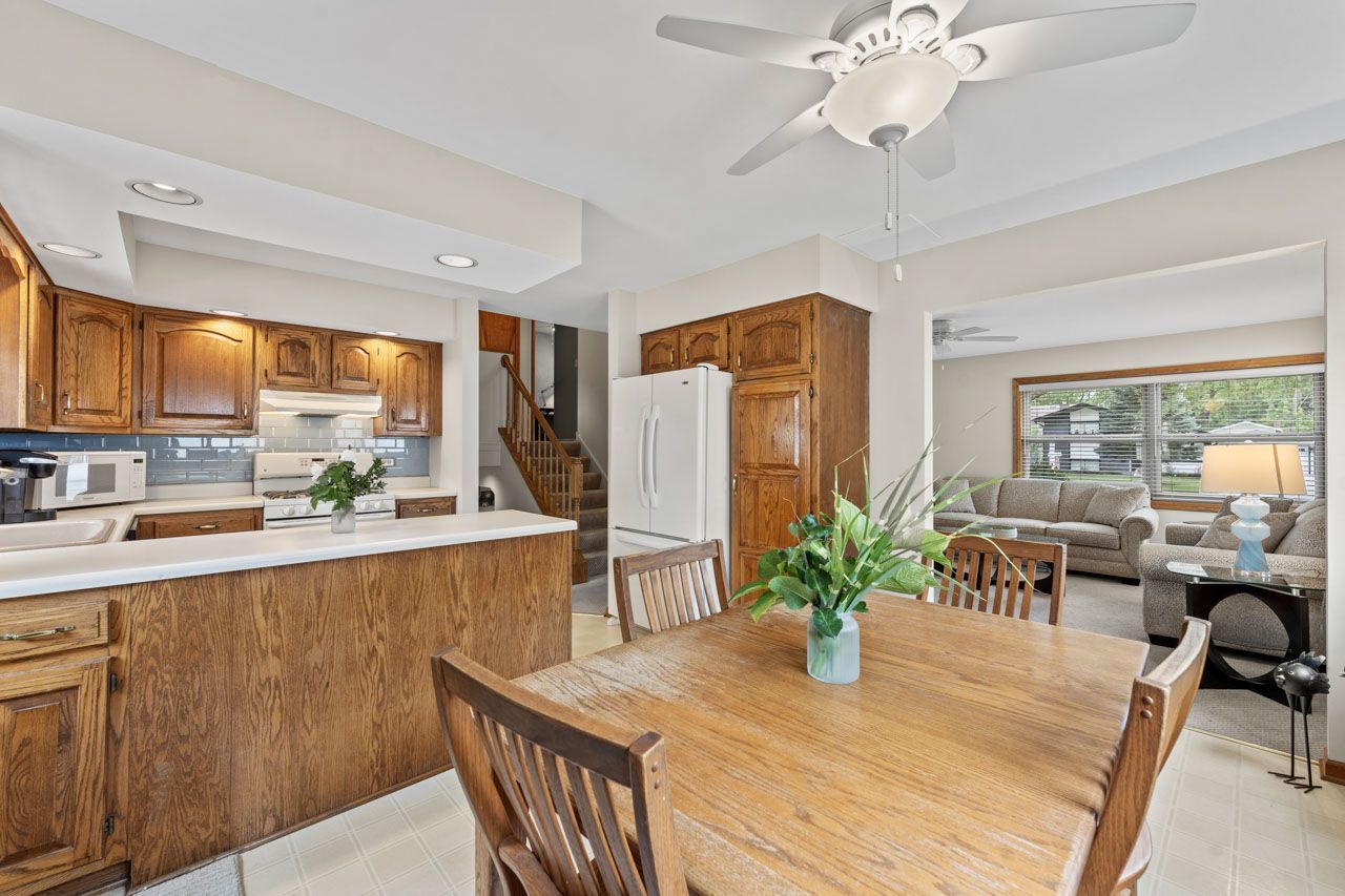 709 N Eastwood Avenue, Mount Prospect, IL 60056