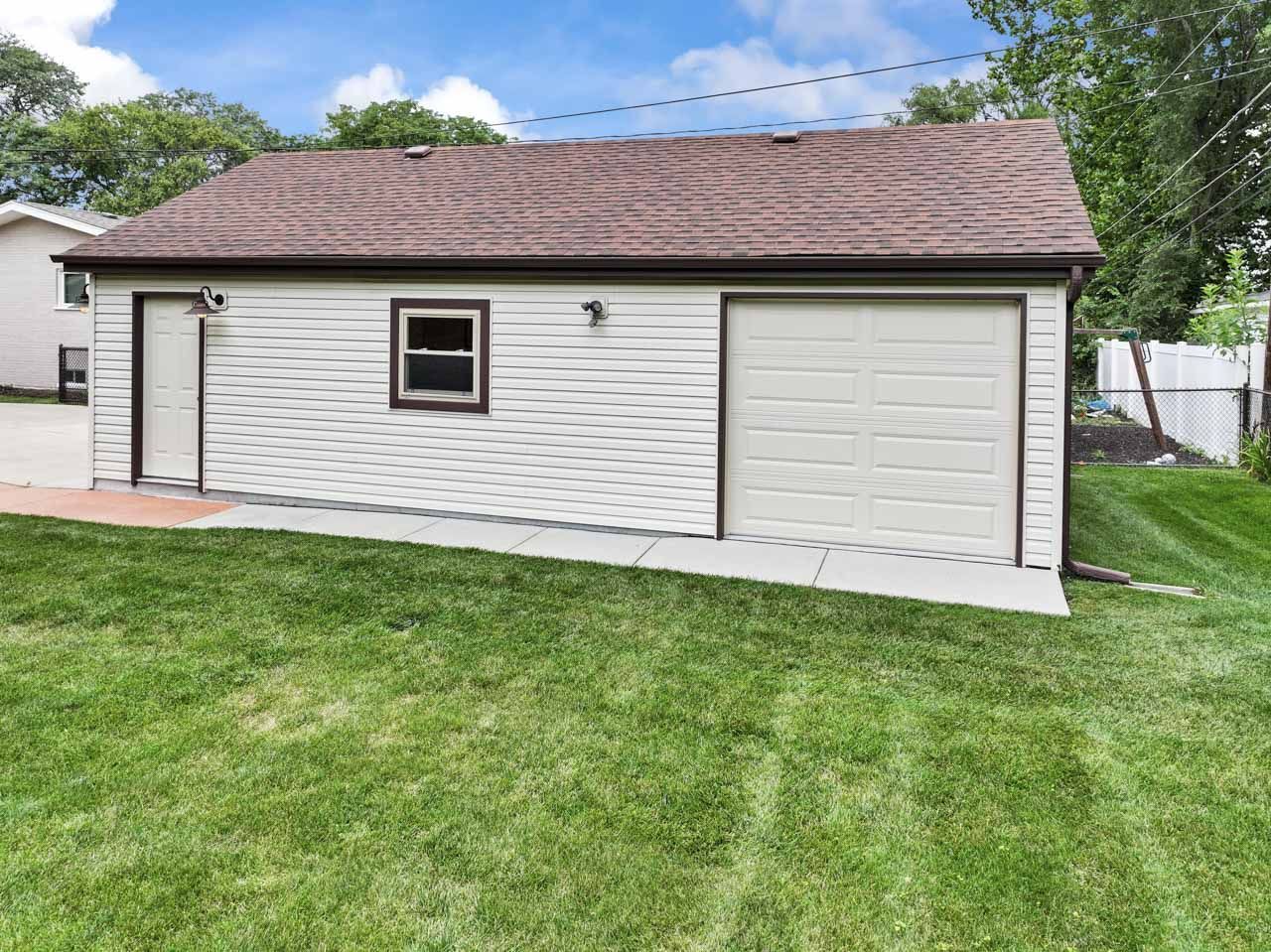 709 N Eastwood Avenue, Mount Prospect, IL 60056