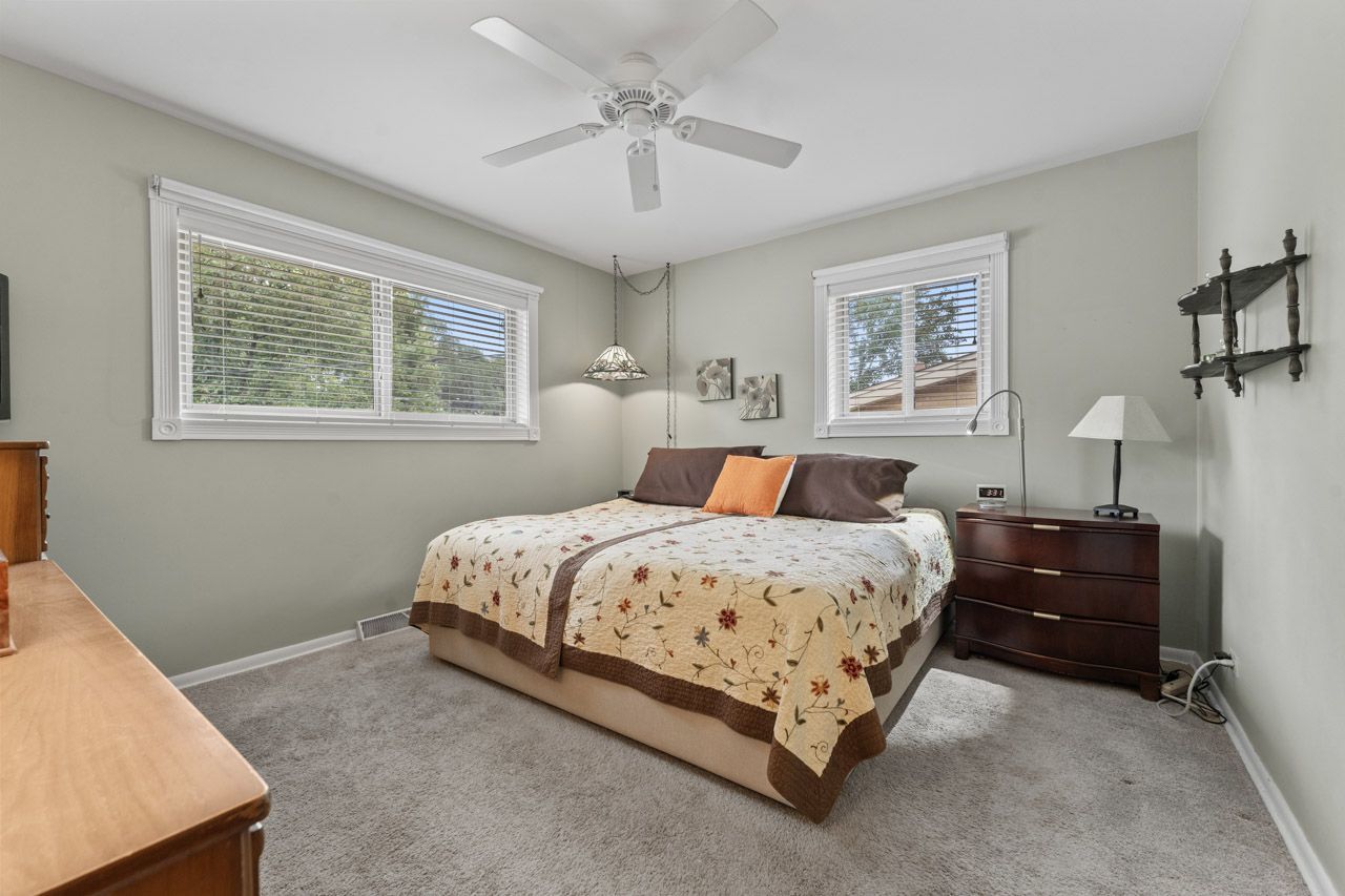 709 N Eastwood Avenue, Mount Prospect, IL 60056