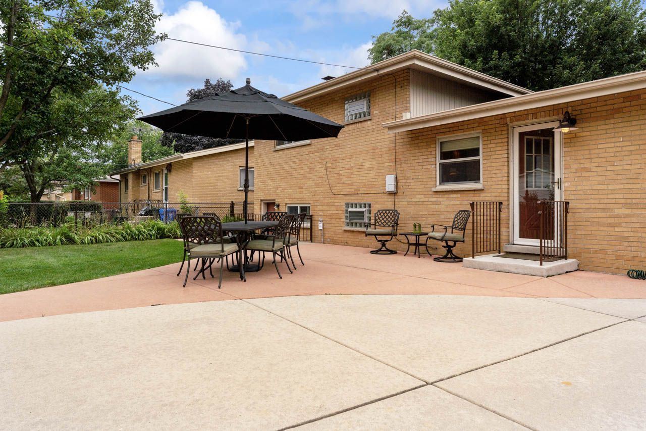 709 N Eastwood Avenue, Mount Prospect, IL 60056