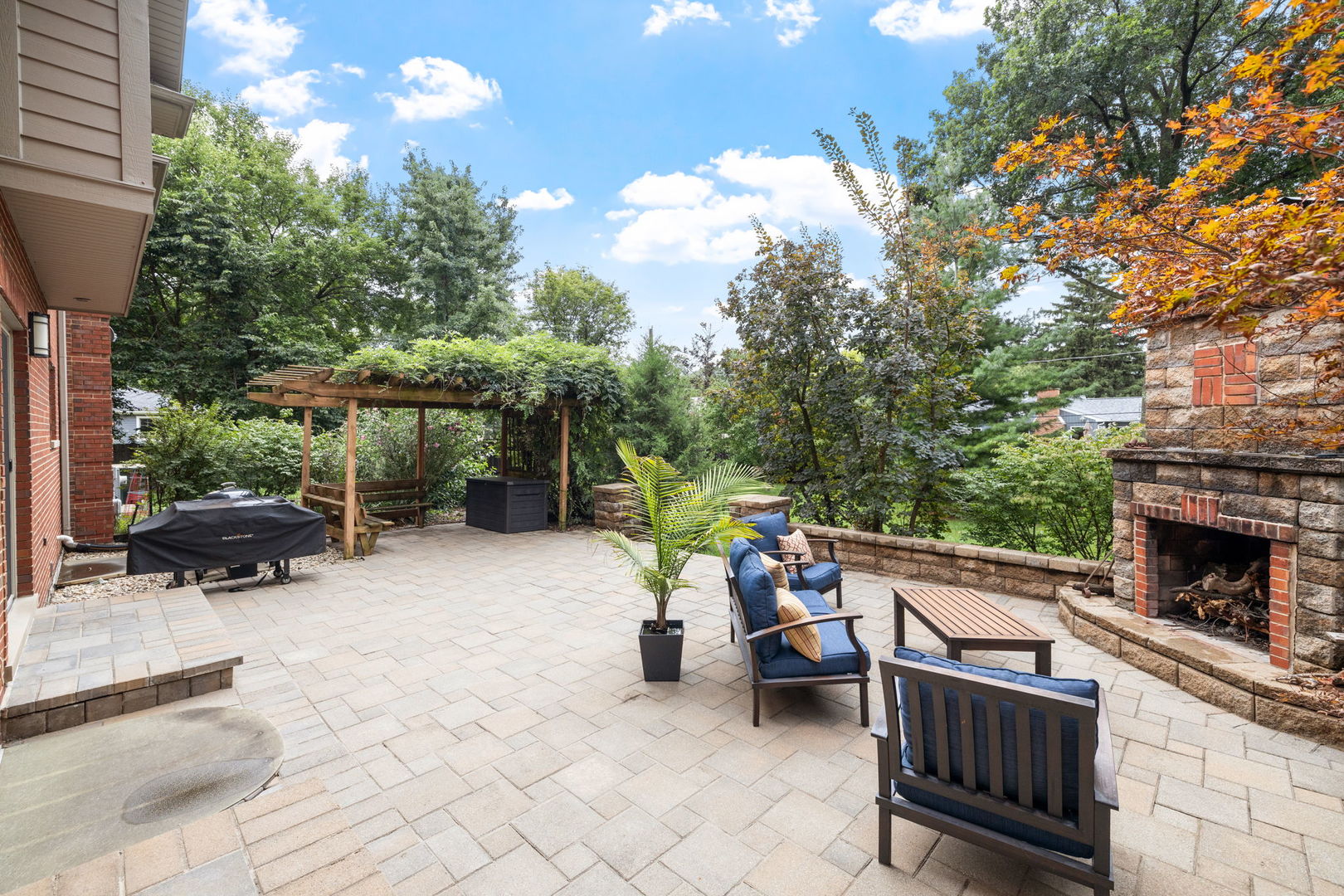 5546 Laurel Avenue, La Grange Highlands, IL 60525