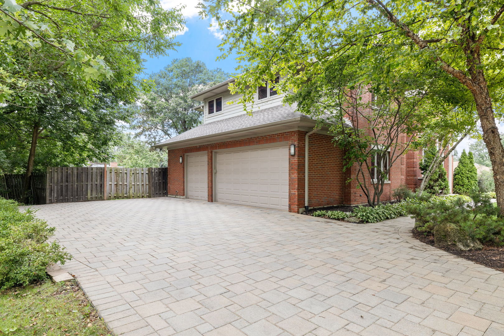5546 Laurel Avenue, La Grange Highlands, IL 60525