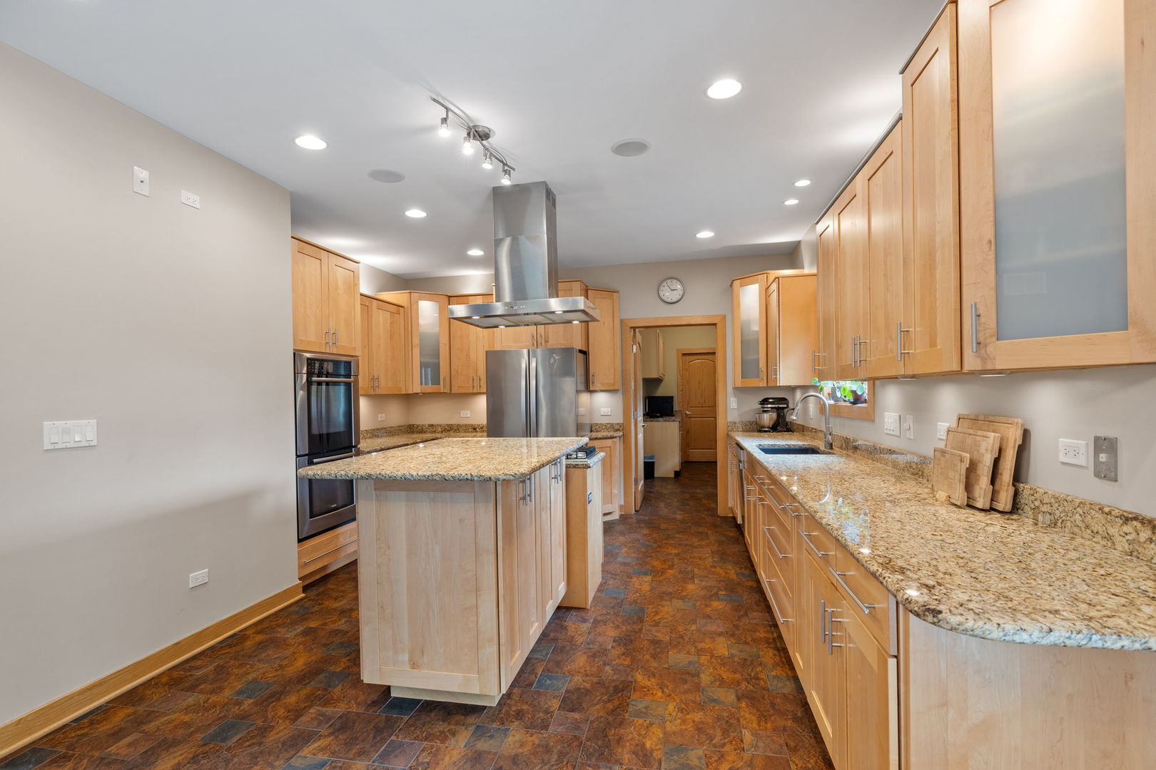 5546 Laurel Avenue, La Grange Highlands, IL 60525