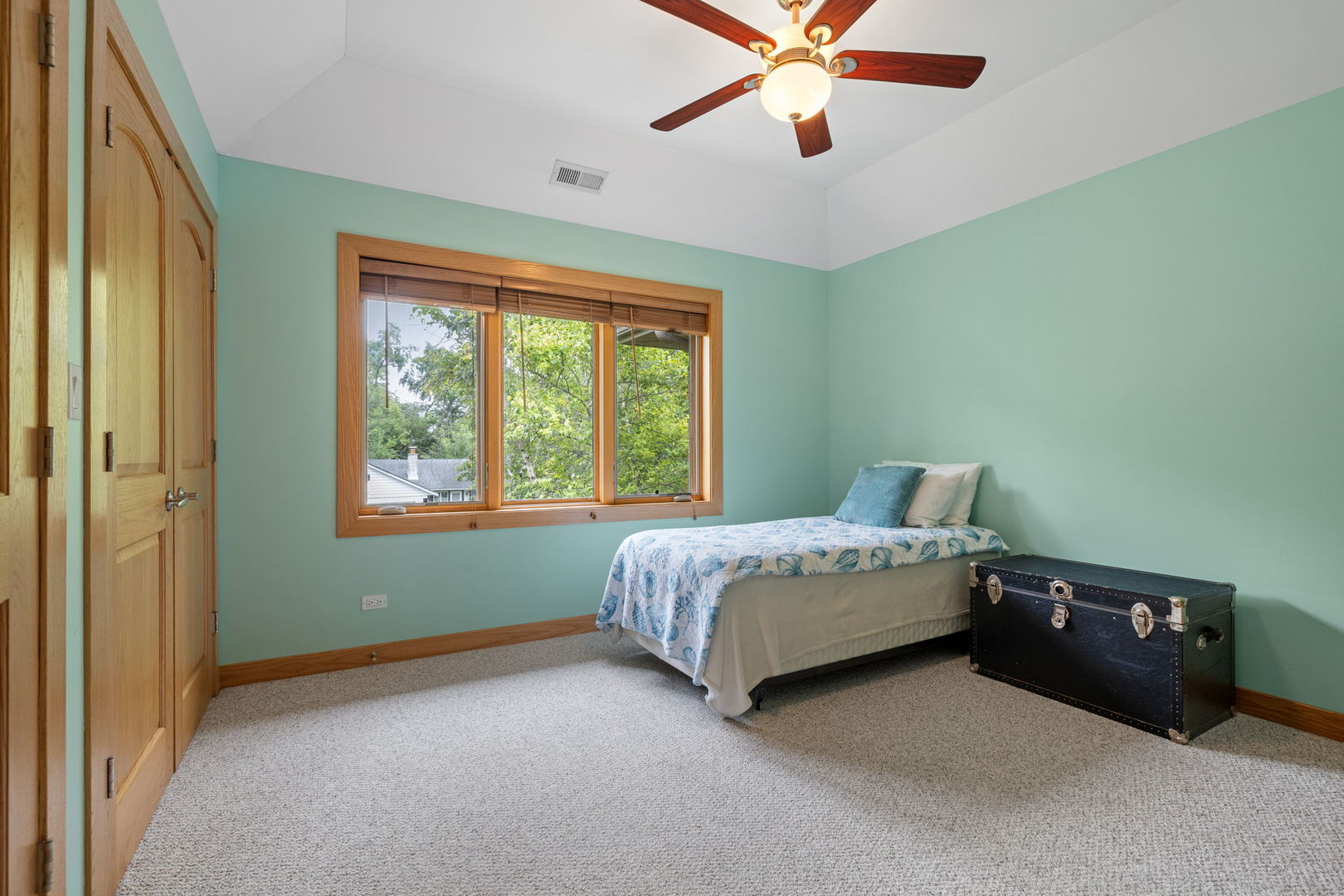 5546 Laurel Avenue, La Grange Highlands, IL 60525