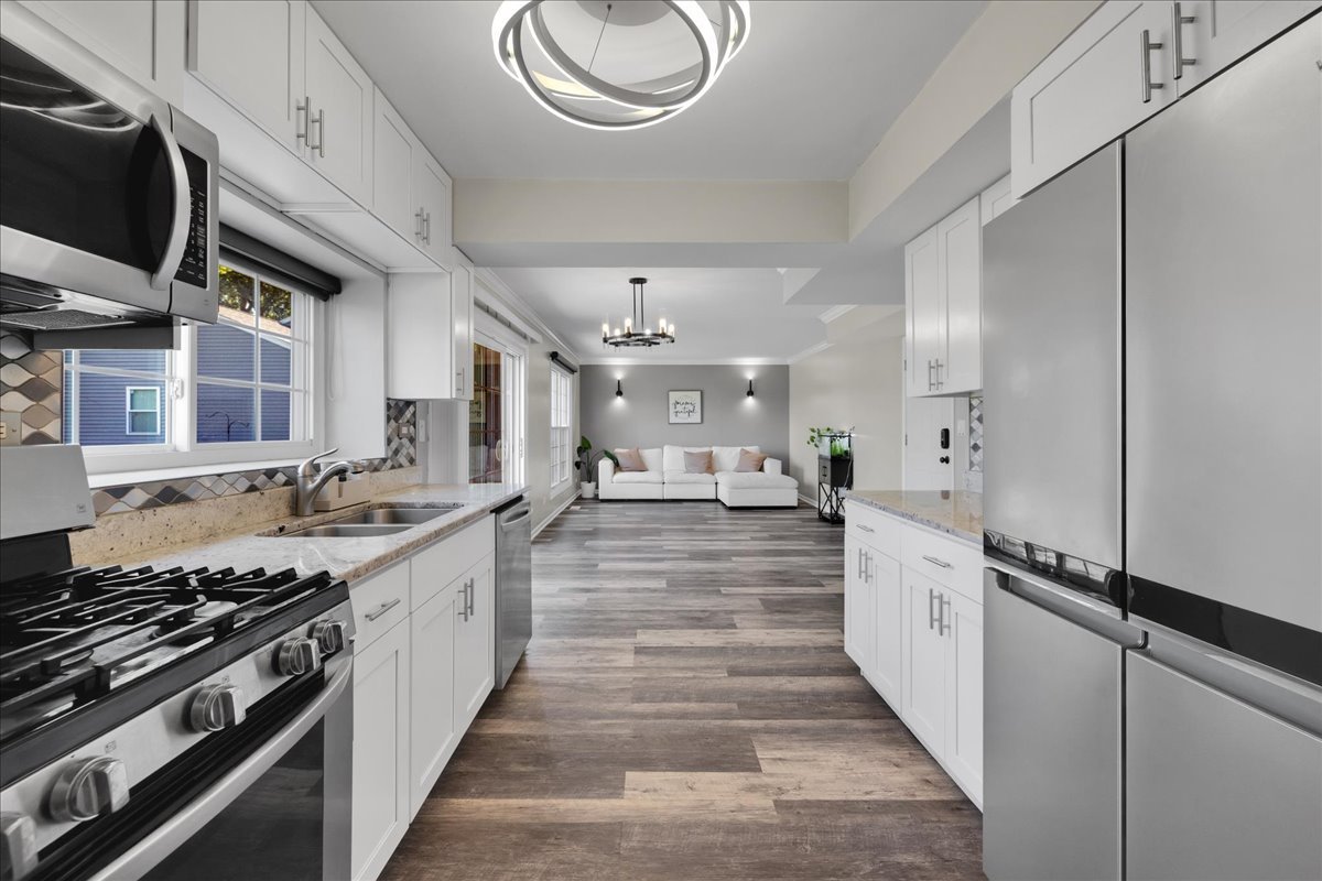 3142 Portland Court, Aurora, IL 60504