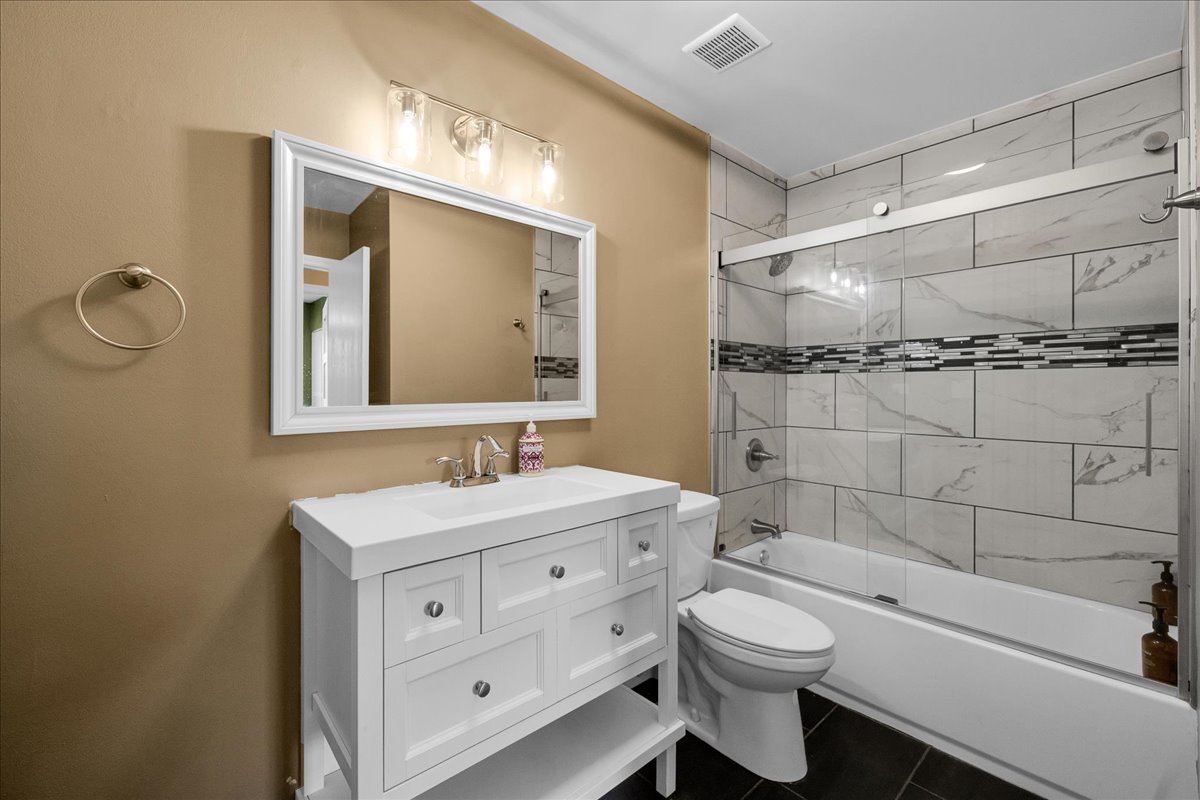 3142 Portland Court, Aurora, IL 60504