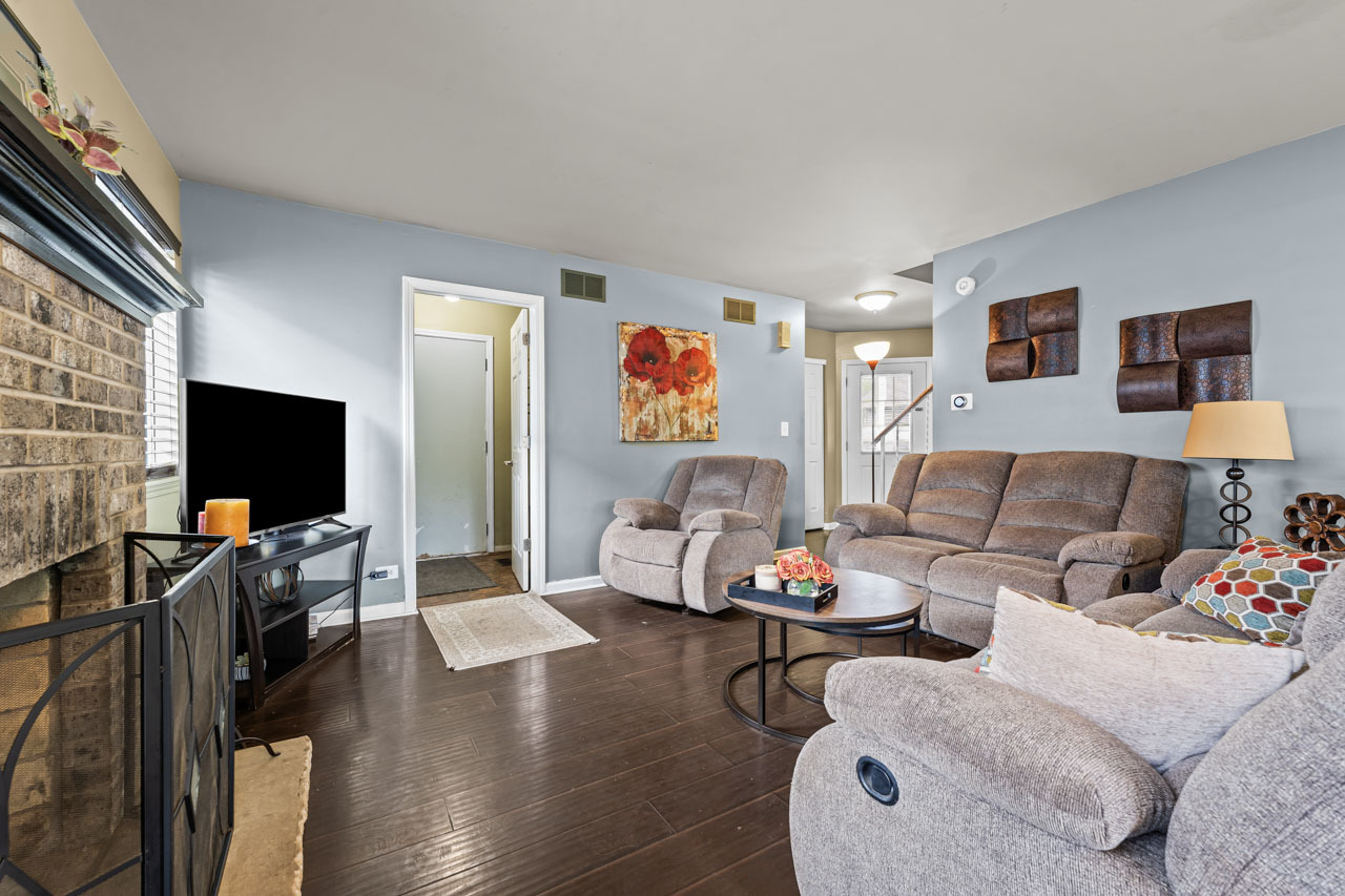 1861 Grosse Pointe Circle, Hanover Park, IL 60133