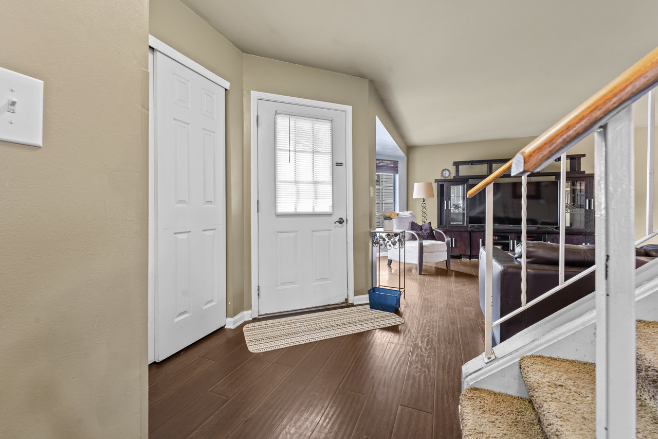 1861 Grosse Pointe Circle, Hanover Park, IL 60133