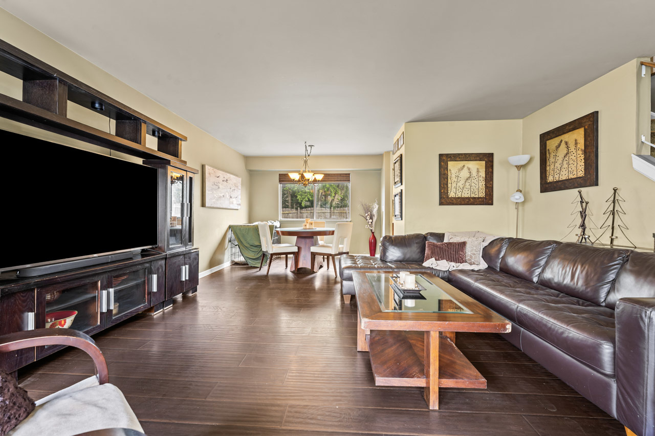 1861 Grosse Pointe Circle, Hanover Park, IL 60133