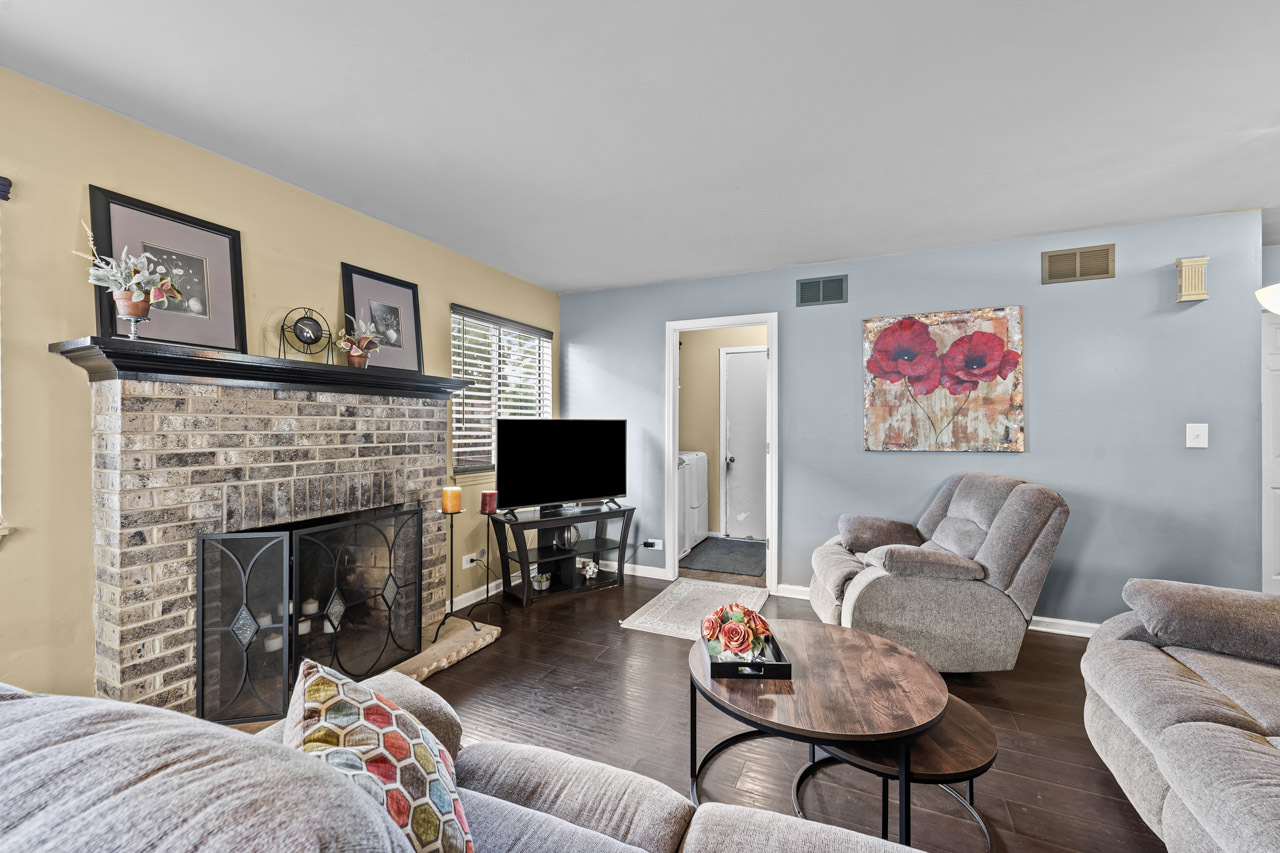 1861 Grosse Pointe Circle, Hanover Park, IL 60133