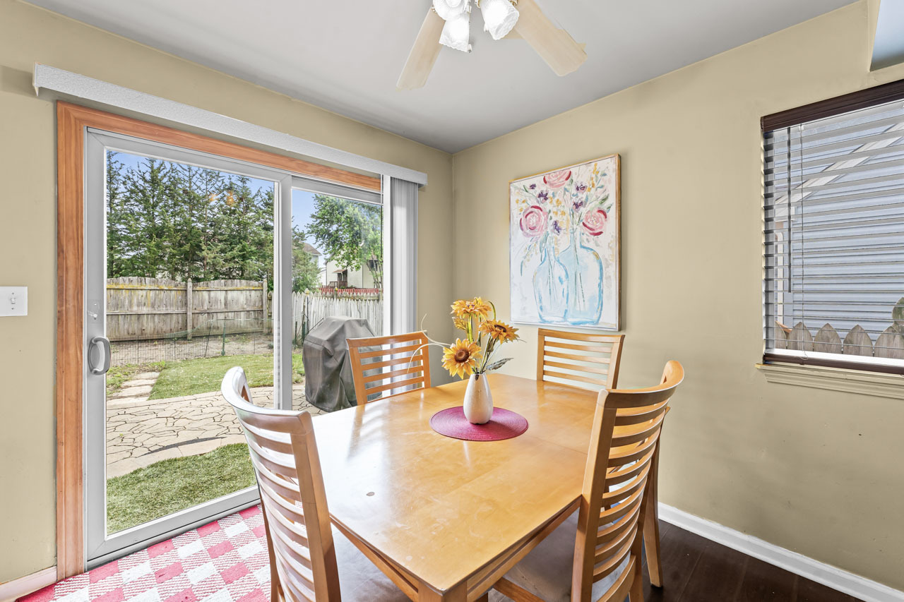 1861 Grosse Pointe Circle, Hanover Park, IL 60133
