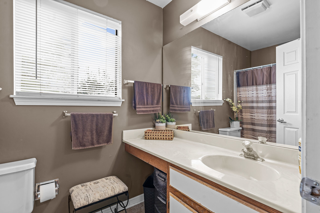 1861 Grosse Pointe Circle, Hanover Park, IL 60133