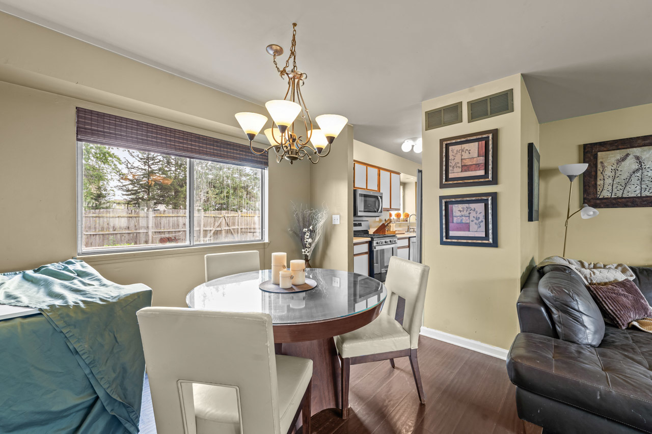 1861 Grosse Pointe Circle, Hanover Park, IL 60133