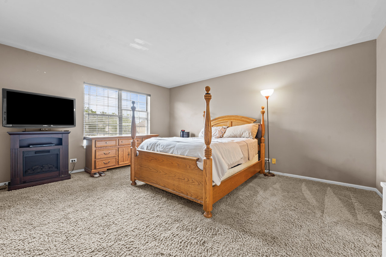 1861 Grosse Pointe Circle, Hanover Park, IL 60133